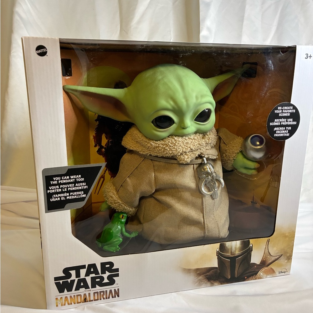 Star Wars The Mandalorian Green and Tan Baby Alien Figure